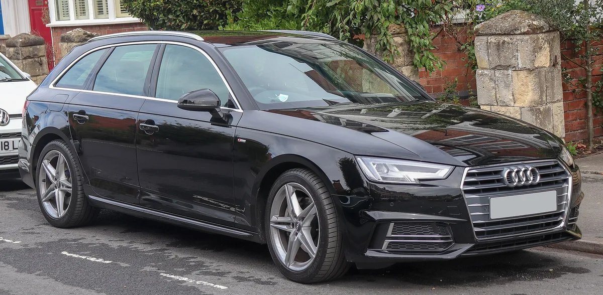Audi A4 Avant S line negru