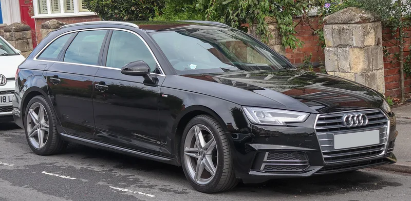 Audi A4 Avant S line negru